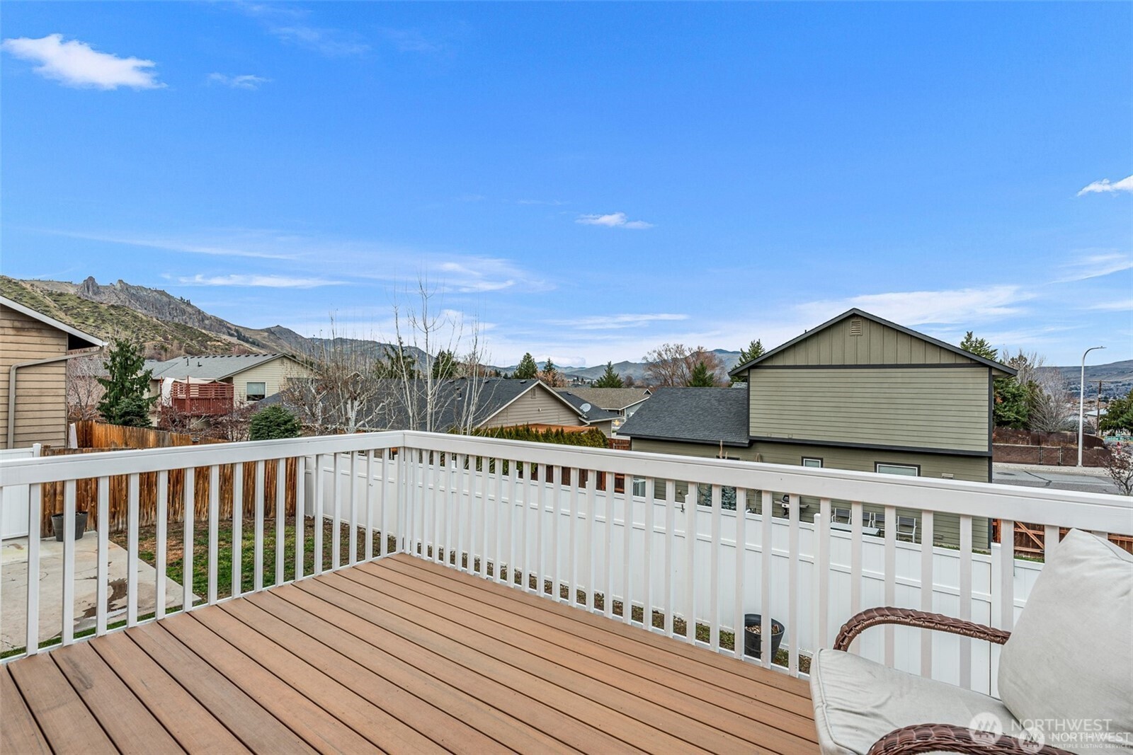 576 Saddle Rock Loop Wenatchee, WA 98801 - Photo 4 of 24