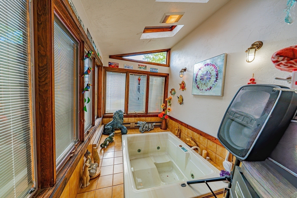 257 Ashby State Road Fitchburg, MA 01420 - Photo 13 of 29