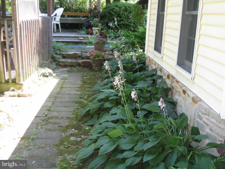 1031 Catalpa Road Warminster, PA 18974 - Photo 14 of 15 Exterior