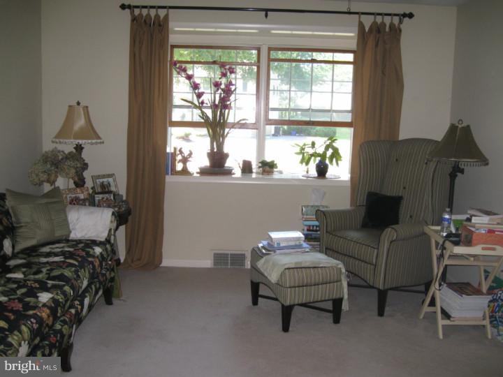 1031 Catalpa Road Warminster, PA 18974 - Photo 4 of 15 Living Room