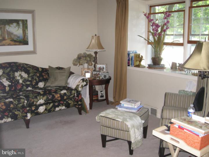 1031 Catalpa Road Warminster, PA 18974 - Photo 5 of 15 Living Room