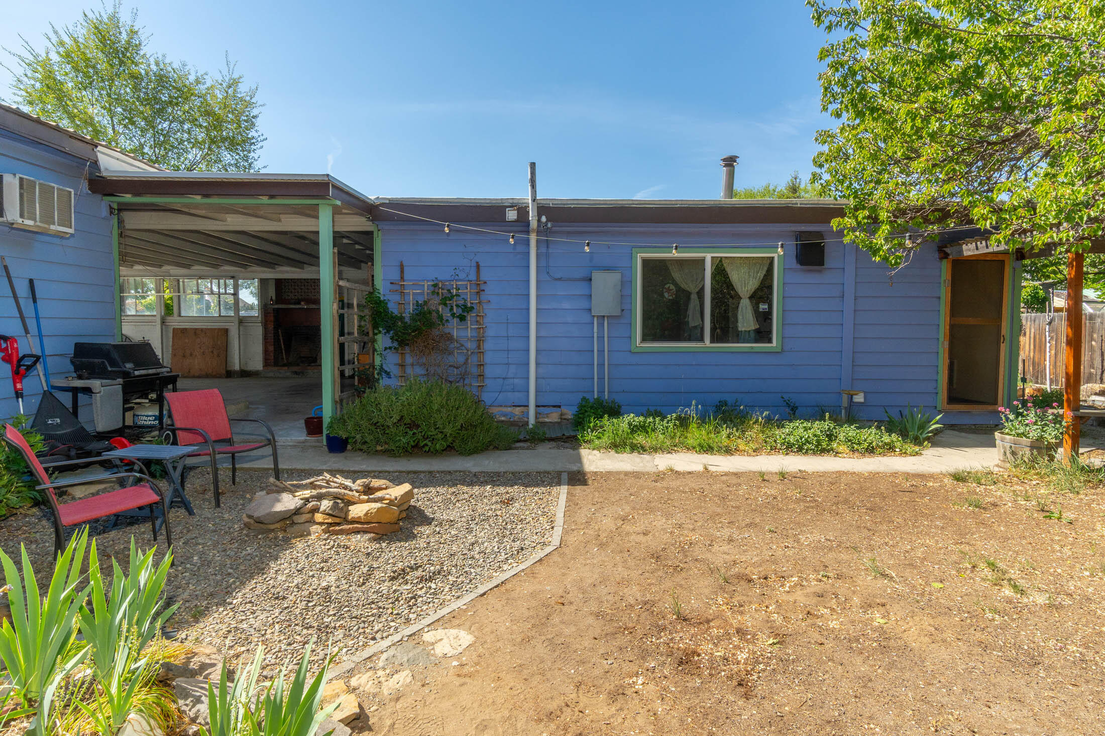 1808 Southwest Kalama Avenue Redmond, OR 97756 - Photo 4 of 22 1808 SW Kalama Ave_0095
