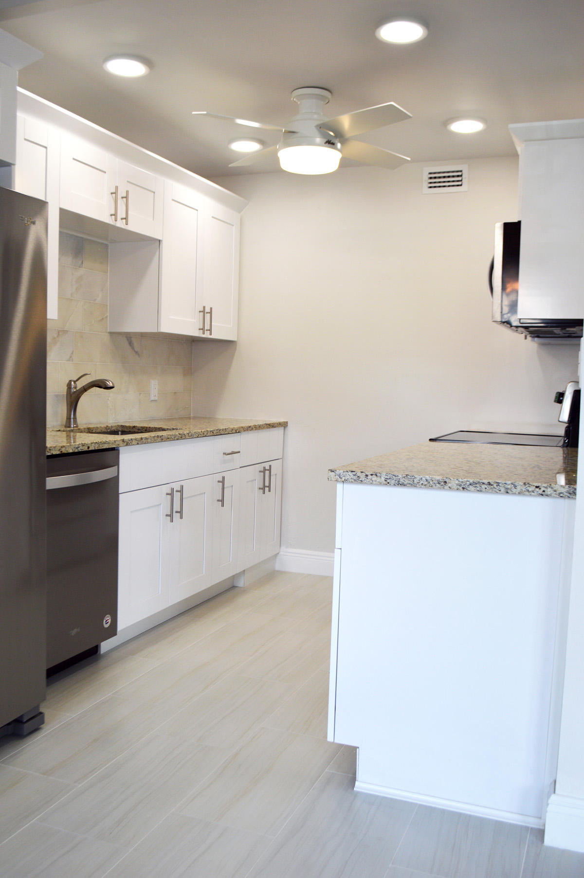 1032 Guildford East, Unit 1032 Boca Raton, FL 33434 - Photo 6 of 29 Kitchen