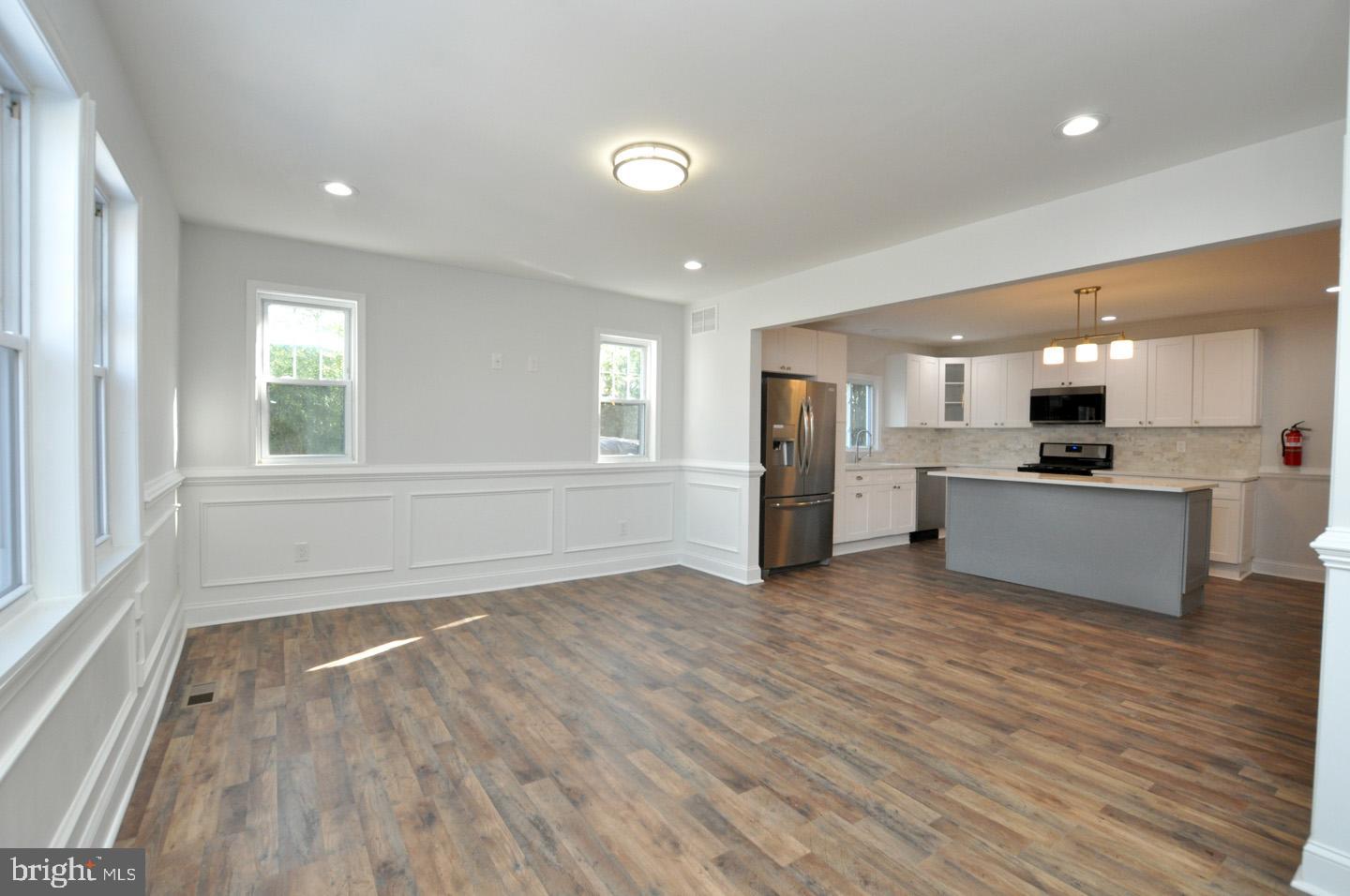 1126 Prospect Ridge Boulevard Haddon Heights, NJ 08035 - Photo 3 of 28 Living Room