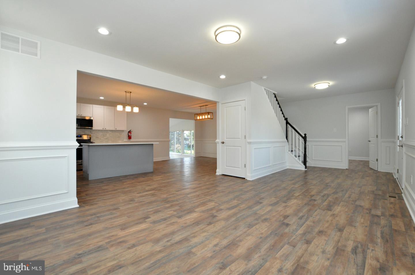 1126 Prospect Ridge Boulevard Haddon Heights, NJ 08035 - Photo 4 of 28 Living Room