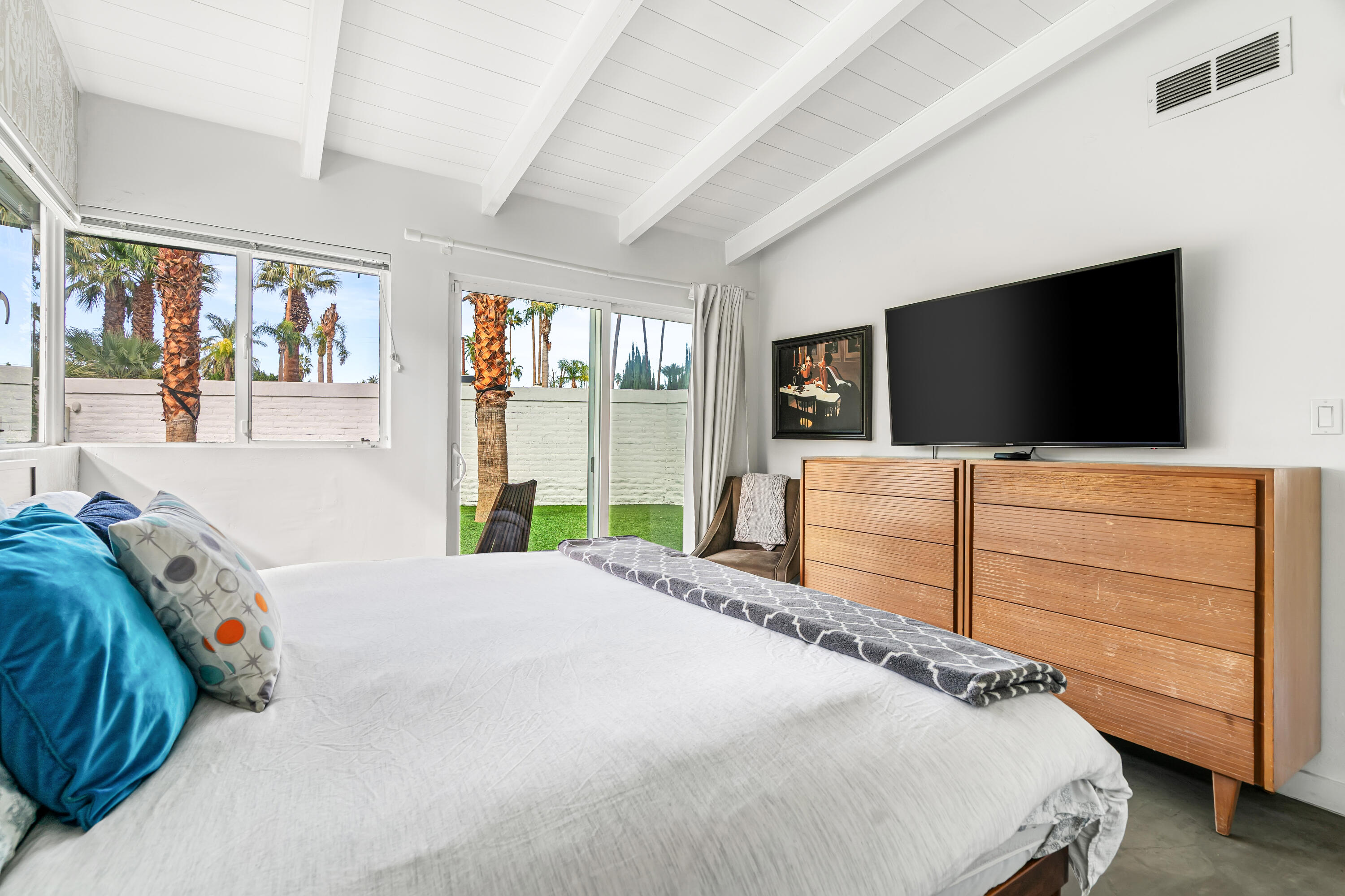 1655 Tamarisk Road Palm Springs, CA 92262 - Photo 22 of 29 IMG-31