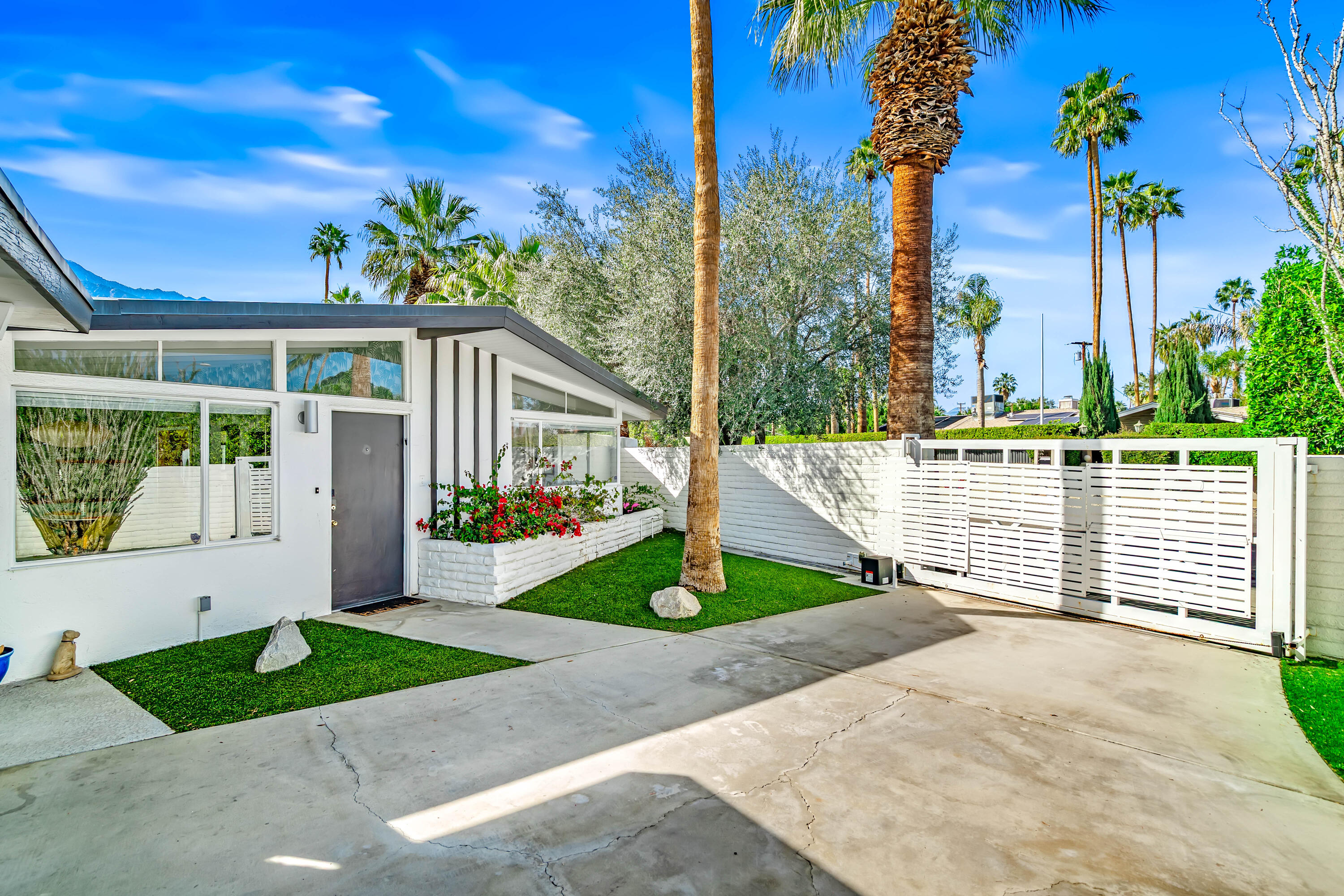 1655 Tamarisk Road Palm Springs, CA 92262 - Photo 6 of 29 IMG-5