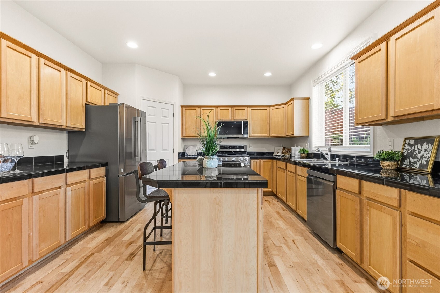 2017 Northeast 24th Place Renton, WA 98056 - Photo 9 of 37