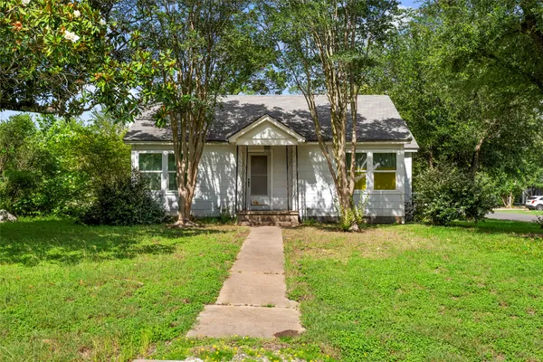 $255,400 | 513 North Ave F, Elgin, TX 78621