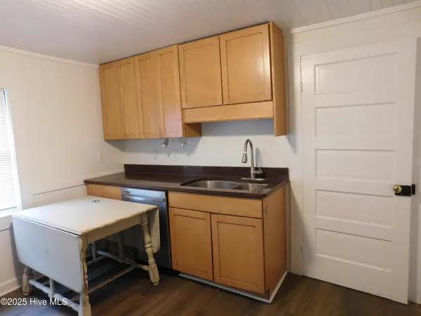 $1,500 | 611 Johnson Street, New Bern, NC 28560