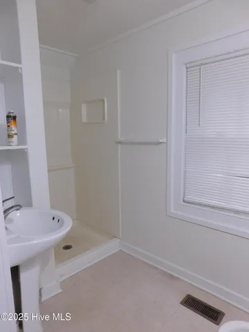 $1,500 | 611 Johnson Street, New Bern, NC 28560