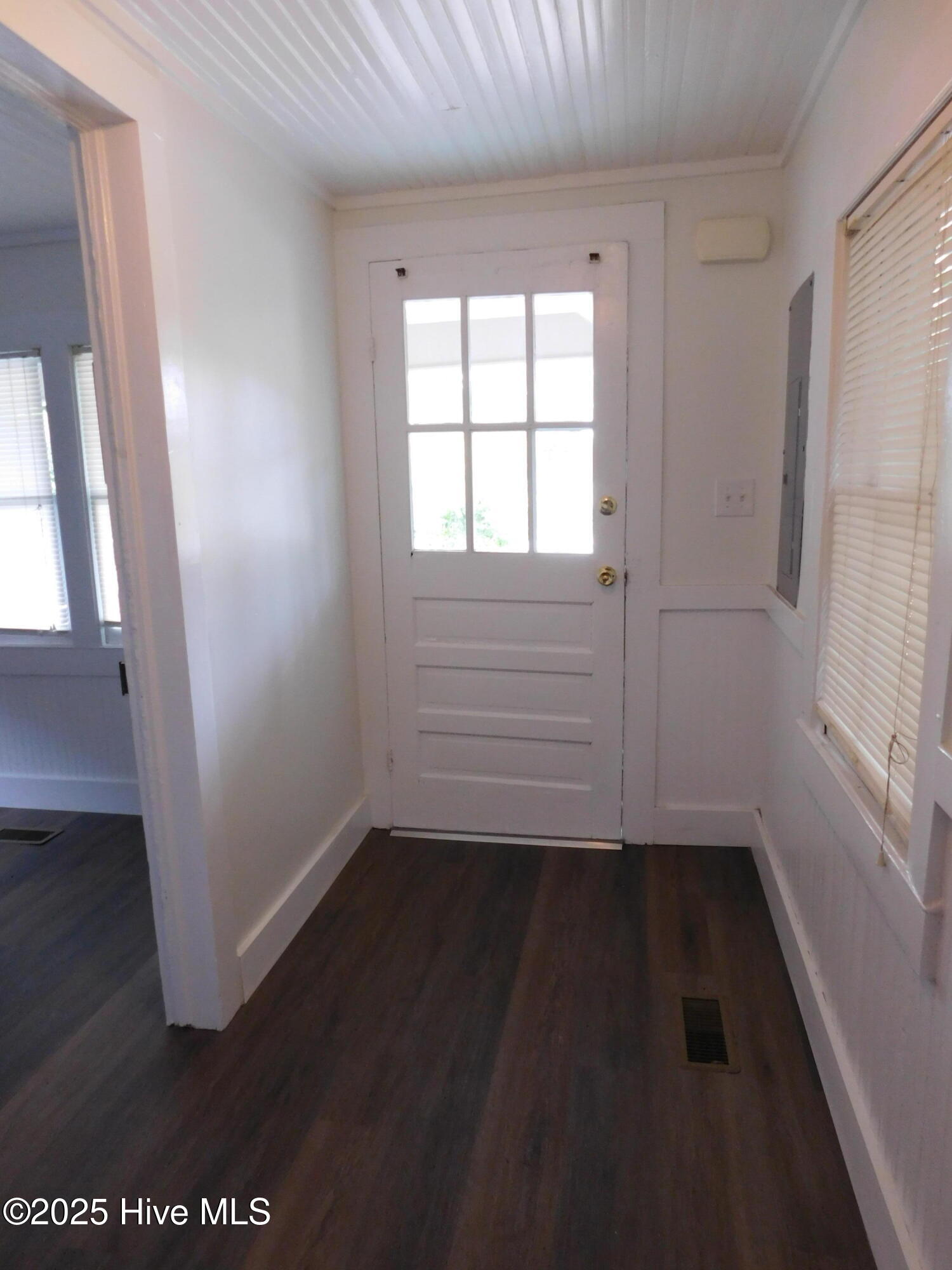 611 Johnson Street New Bern, NC 28560 - Photo 6 of 23 DSCN7052