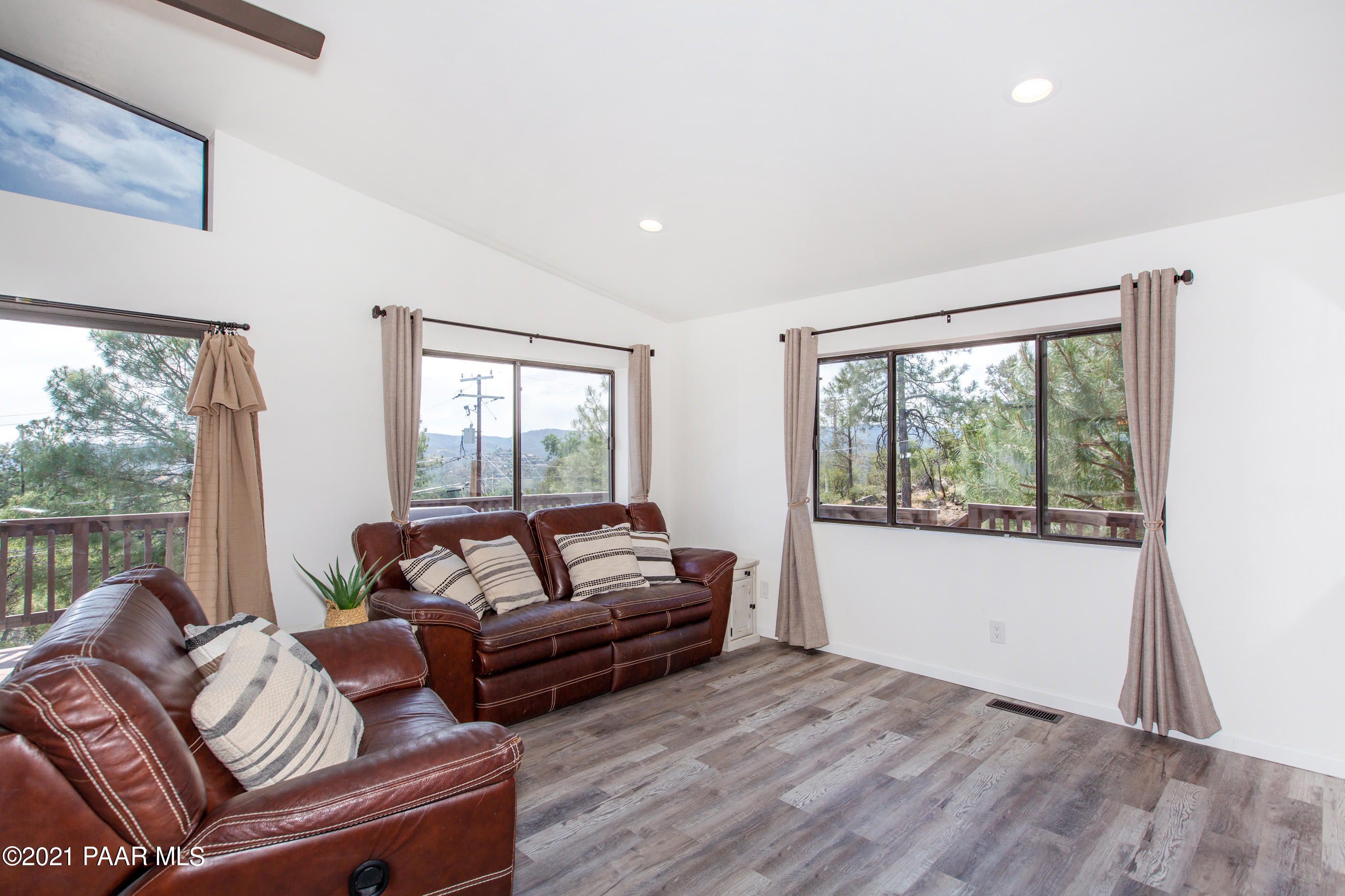 2082 View Point Road Prescott, AZ 86303 - Photo 8 of 44 Living Room
