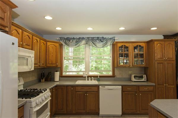 43 Fernbrook Road Northborough, MA 01532 - Photo 3 of 19 Gallery Image 3
