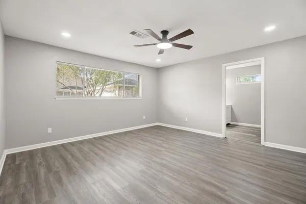 $2,495 | 2707 Mt Vernon Drive, Dickinson, TX 77539