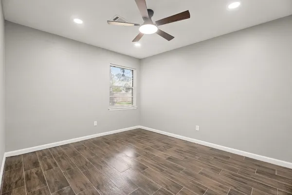 $2,495 | 2707 Mt Vernon Drive, Dickinson, TX 77539