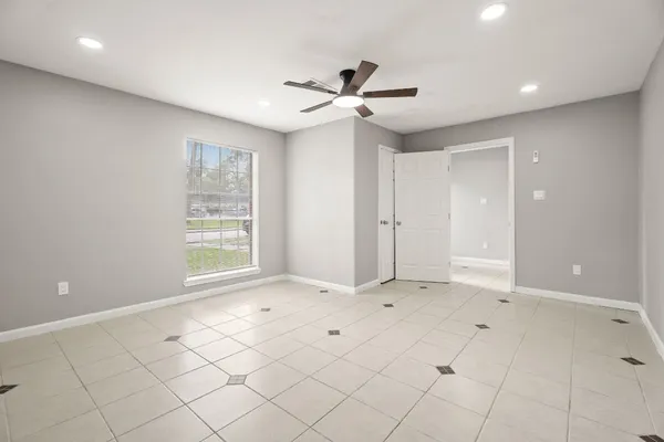 $2,495 | 2707 Mt Vernon Drive, Dickinson, TX 77539