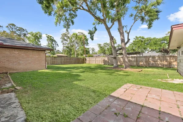 $2,495 | 2707 Mt Vernon Drive, Dickinson, TX 77539