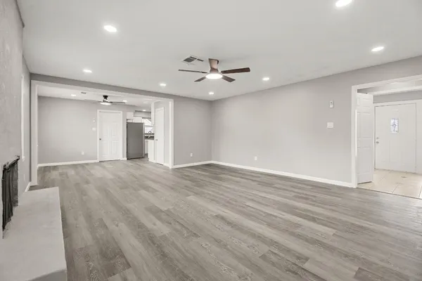 $2,495 | 2707 Mt Vernon Drive, Dickinson, TX 77539