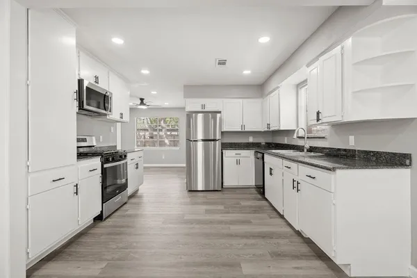 $2,495 | 2707 Mt Vernon Drive, Dickinson, TX 77539