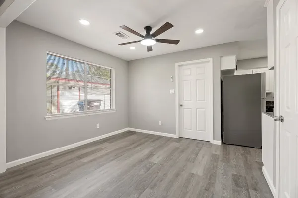 $2,495 | 2707 Mt Vernon Drive, Dickinson, TX 77539