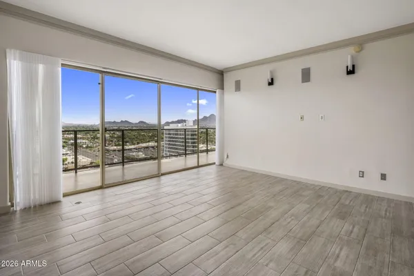 $279,900 | 4750 North Central Avenue, Unit L17, Phoenix, AZ 85012