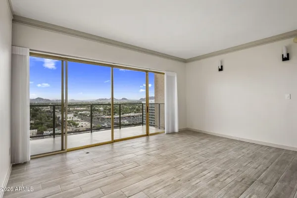 $279,900 | 4750 North Central Avenue, Unit L17, Phoenix, AZ 85012