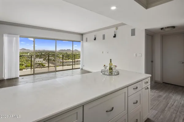 $279,900 | 4750 North Central Avenue, Unit L17, Phoenix, AZ 85012