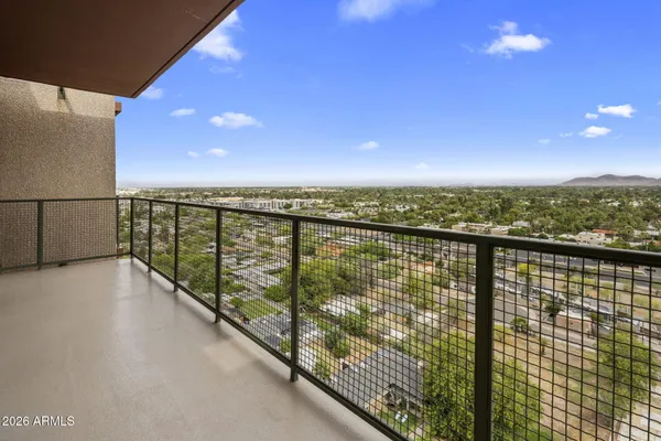 $279,900 | 4750 North Central Avenue, Unit L17, Phoenix, AZ 85012
