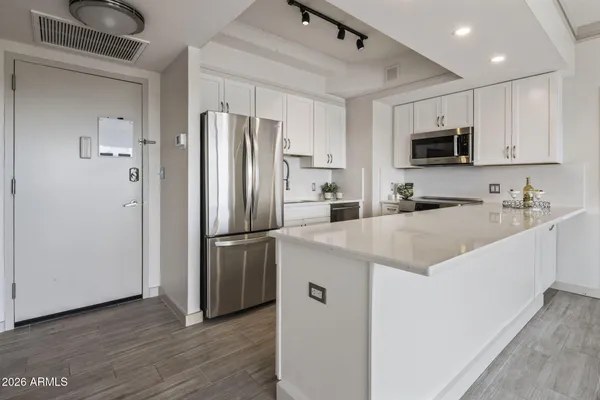 $279,900 | 4750 North Central Avenue, Unit L17, Phoenix, AZ 85012