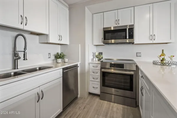 $279,900 | 4750 North Central Avenue, Unit L17, Phoenix, AZ 85012