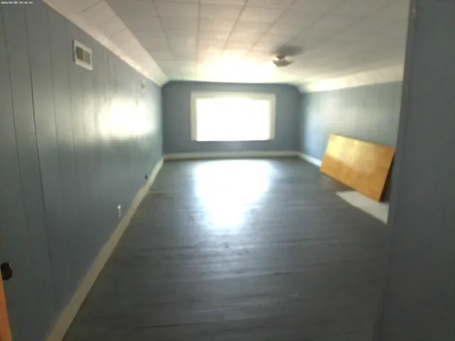 a view of empty room with window
