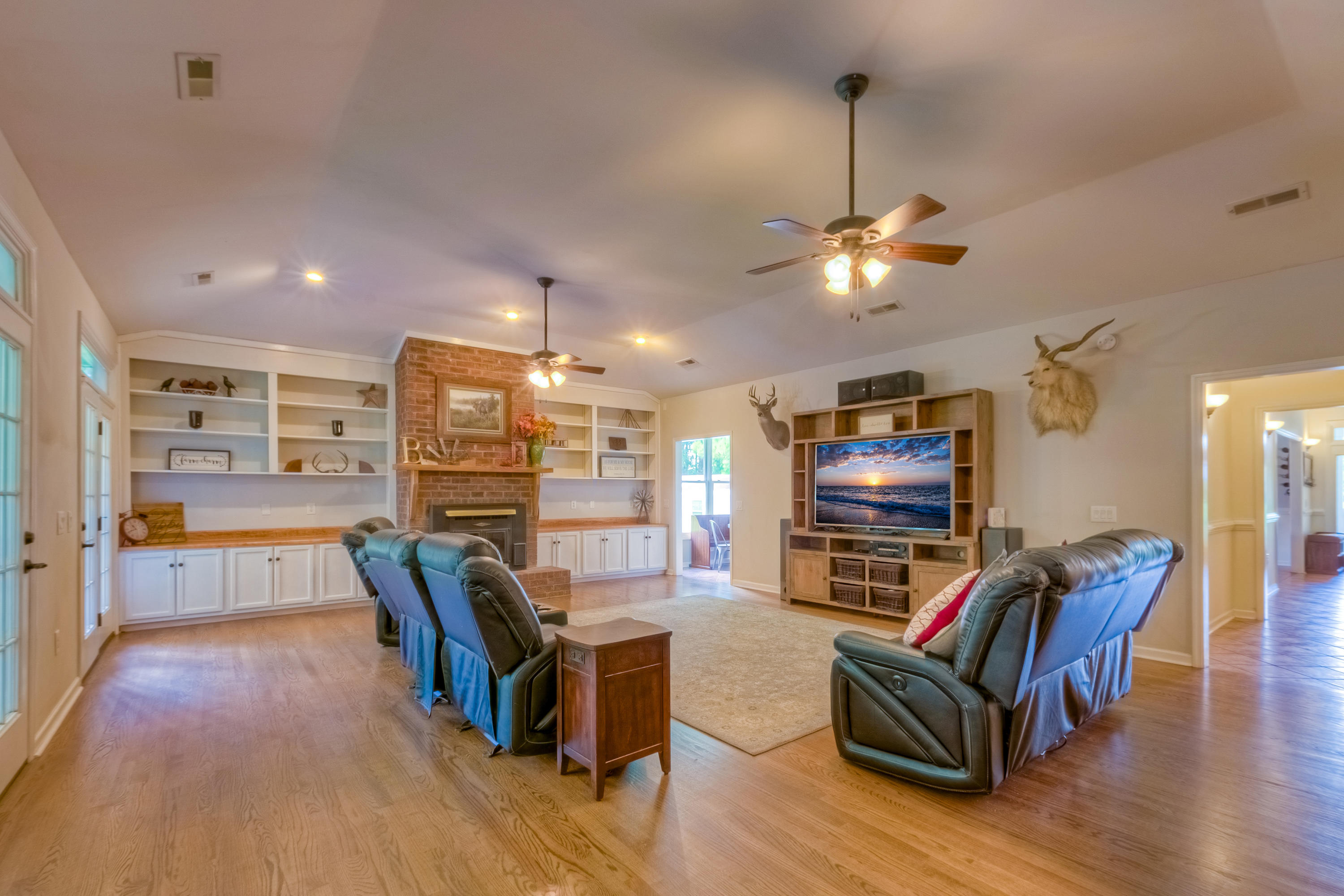1837 Highway 61 Ridgeville, SC 29472 - Photo 22 of 54 Family Room