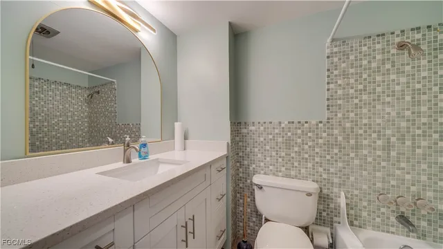 $945 | 357 Joel Boulevard, Unit 216, Lehigh Acres, FL 33936