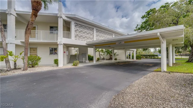 $945 | 357 Joel Boulevard, Unit 216, Lehigh Acres, FL 33936