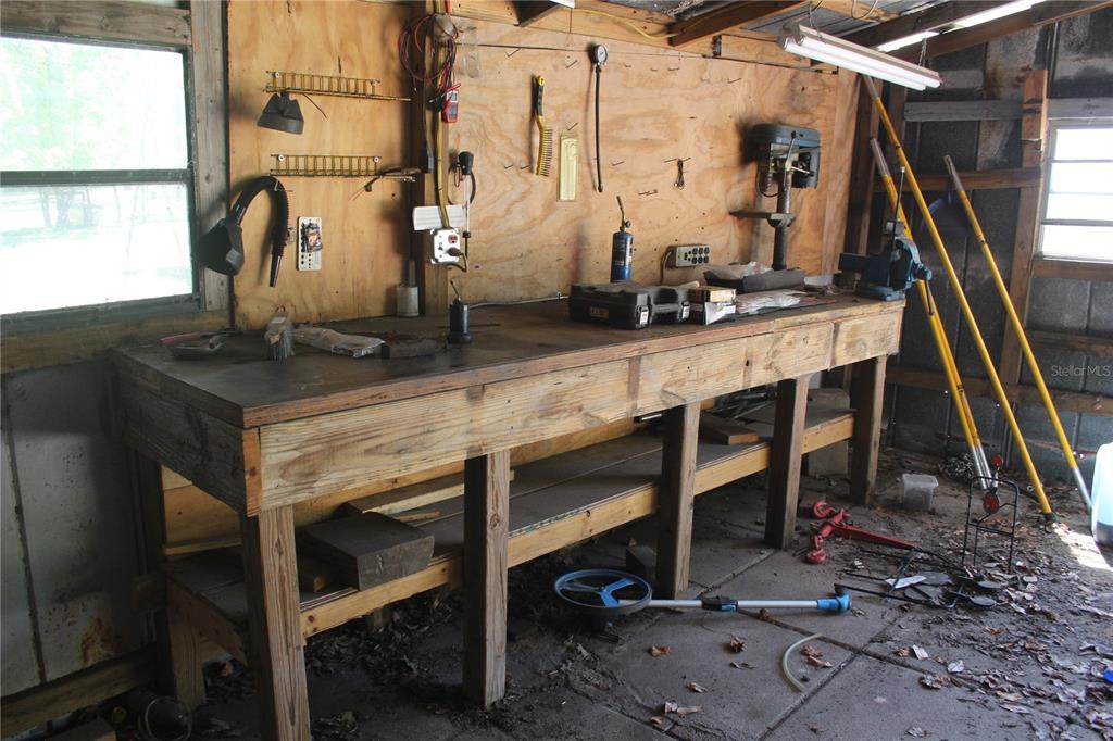 24427 Wild Turkey Road Paisley, FL 32767 - Photo 30 of 55 a room with table chairs and a stove