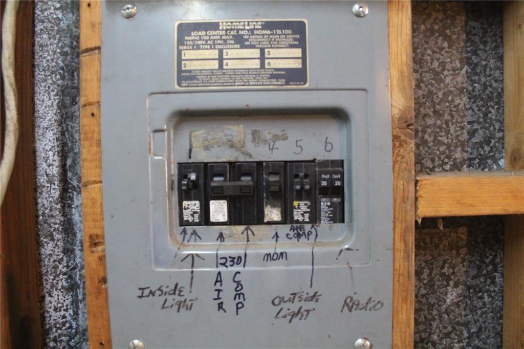 24427 Wild Turkey Road Paisley, FL 32767 - Photo 32 of 55 a bathroom with a bathtub and shower