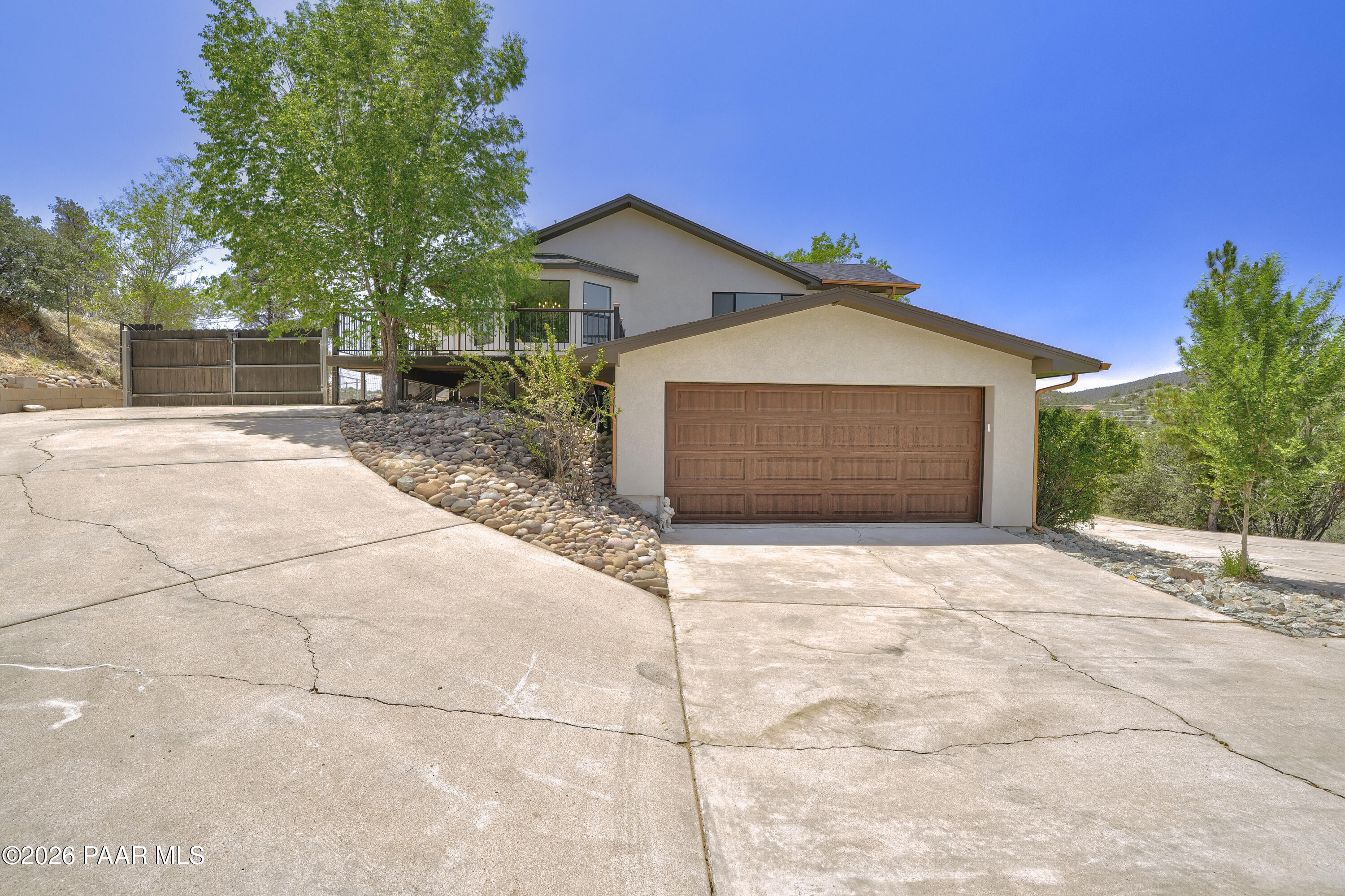 1584 West Cliff Rose Road Prescott, AZ 86305 - Photo 39 of 66 Garage and Circular Driveway