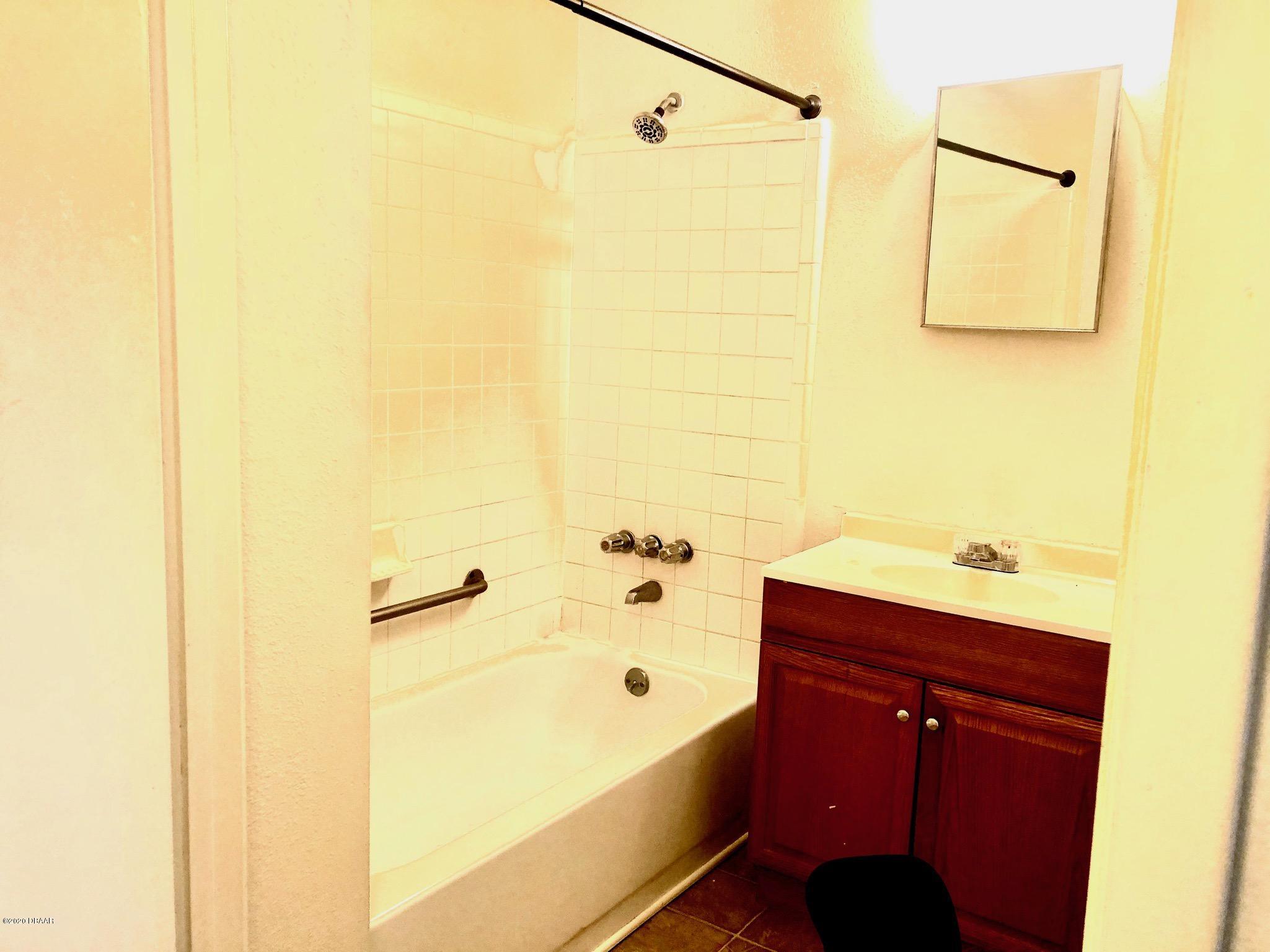 1600 Big Tree Road, Unit B1 South Daytona, FL 32119 - Photo 32 of 37 20