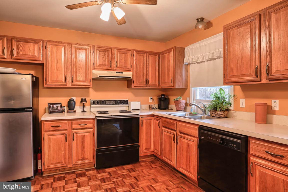 185 Robin Road York, PA 17404 - Photo 3 of 23 Gallery Image 3