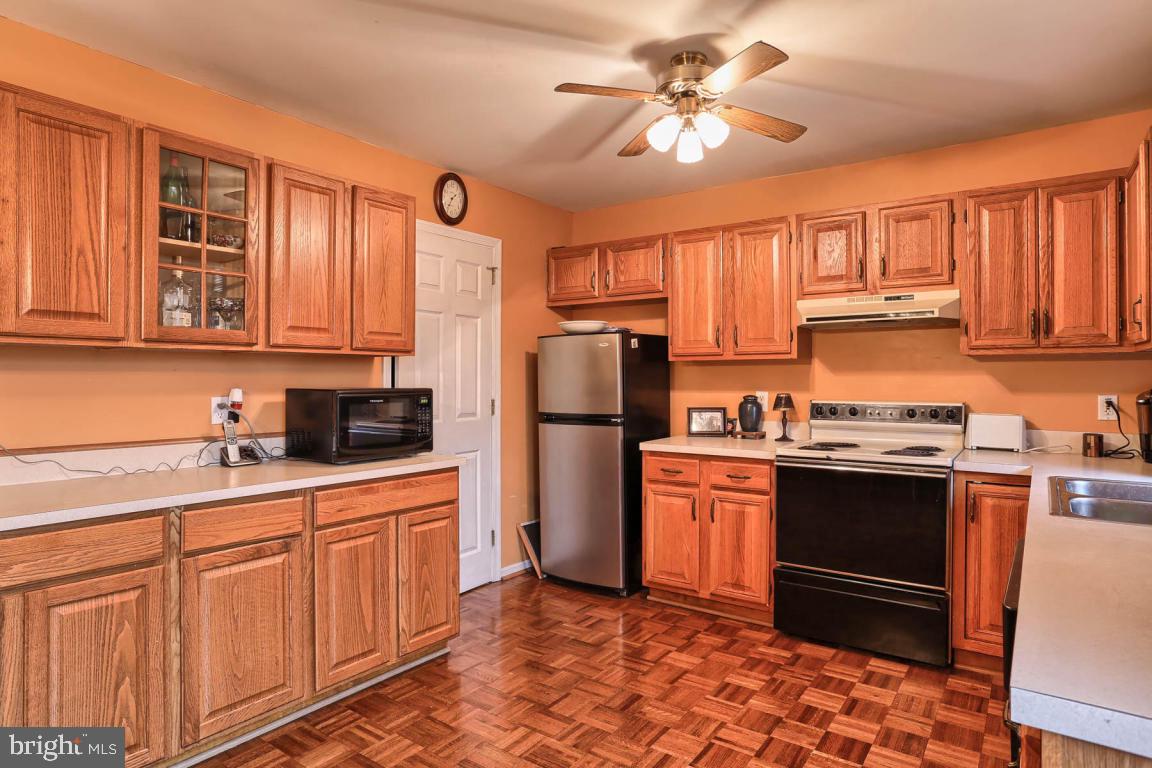 185 Robin Road York, PA 17404 - Photo 4 of 23 Gallery Image 4