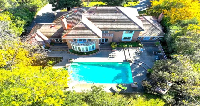 a view of a house with backyard and sitting area