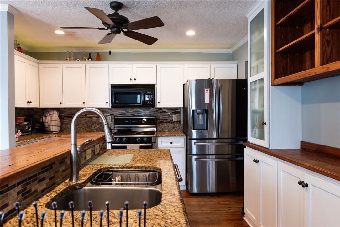 5013 Riverside Drive Brunswick, GA 31520 - Photo 4 of 15