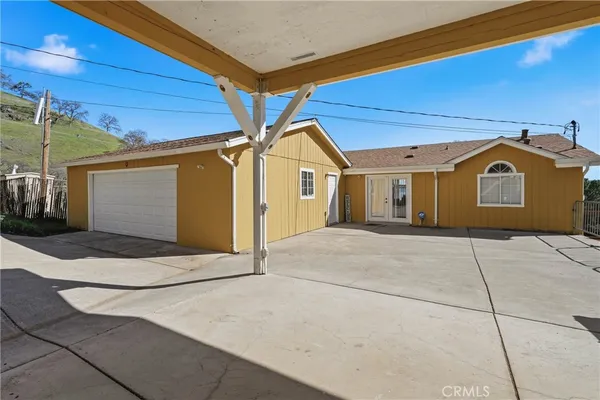 a view of a house with backyard and deck