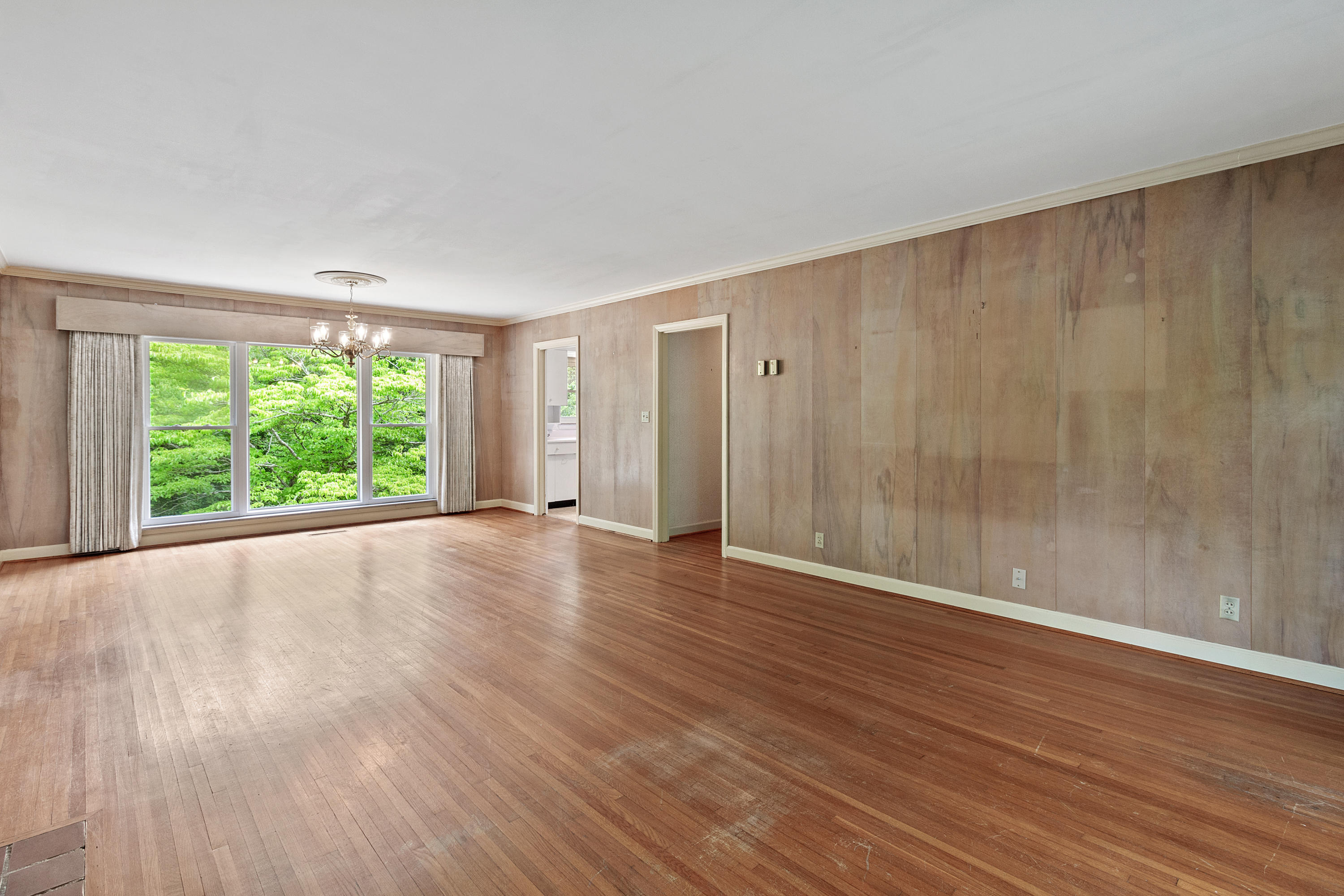 207 Hardy Road Lookout Mountain, GA 30750 - Photo 3 of 36 Spacious Great Room