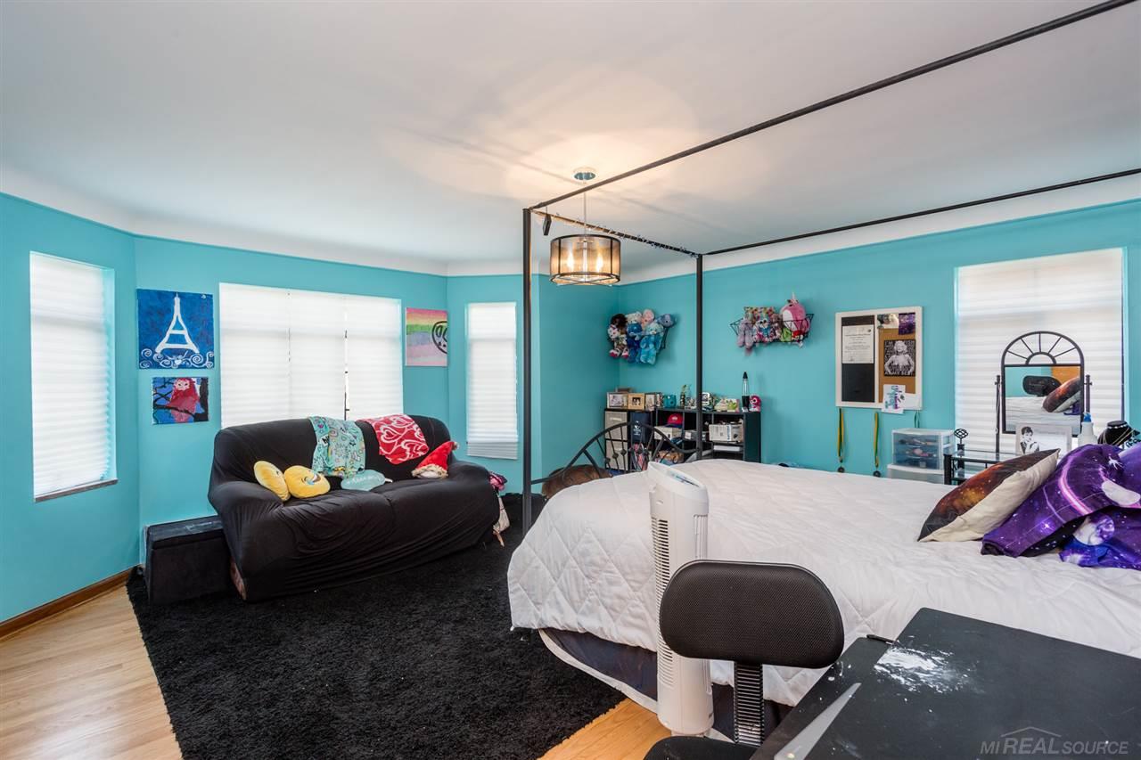 1204 Bedford Road Grosse Pointe, MI 48230 - Photo 19 of 29 50023337-18.JPG