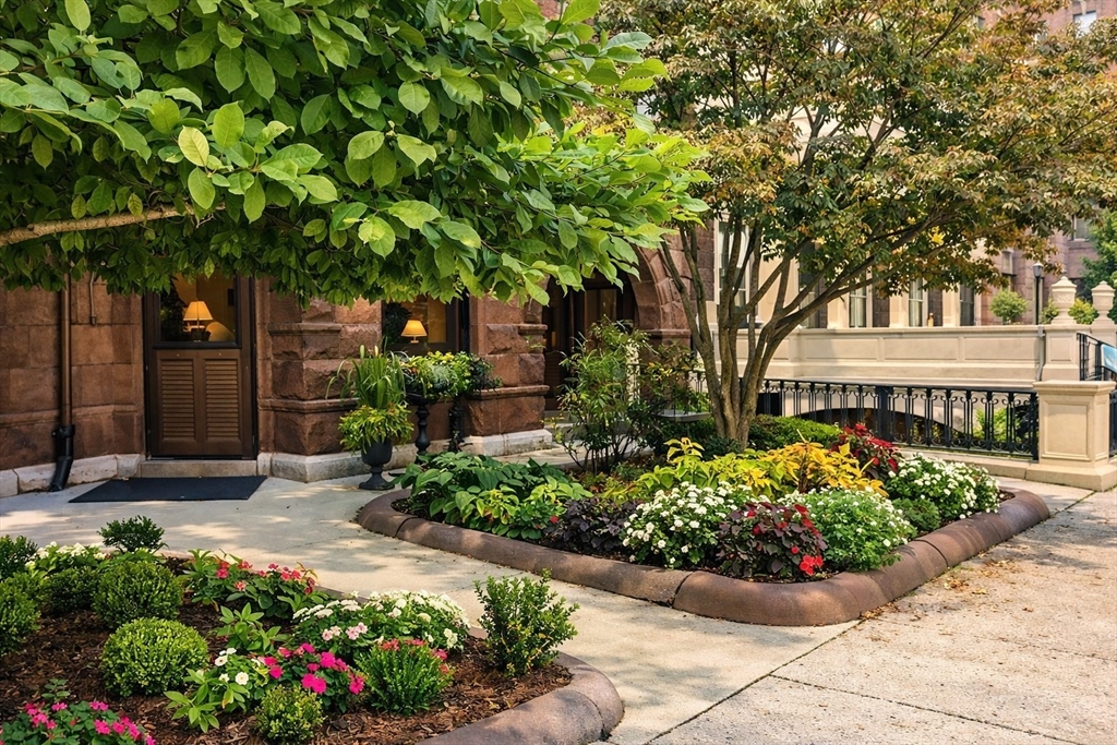 178 Commonwealth Avenue, Unit 2 Boston, MA 02116 - Photo 2 of 15