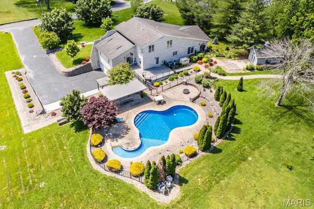 $555,000 | 882 Edward Street, St. Libory, IL 62282