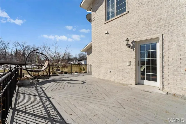 $555,000 | 882 Edward Street, St. Libory, IL 62282