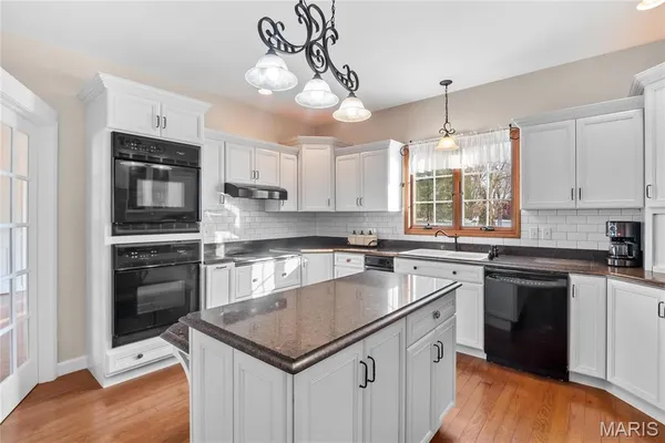 $530,000 | 882 Edward Street, St. Libory, IL 62282